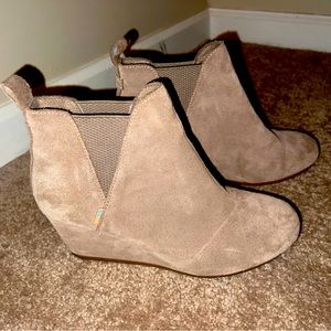 Tom’s Wedges Size 8.5